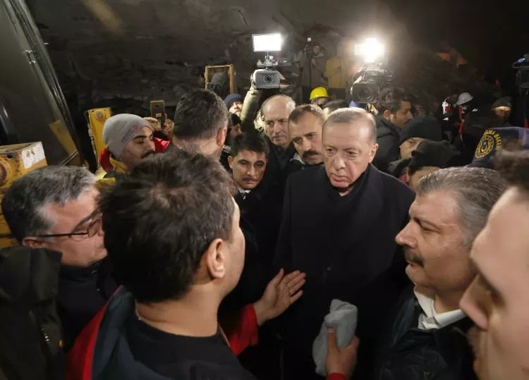 Cumhurbaşkanı Erdoğan deprem bölgesinde! Hatay ve Adana'da incelemelerde bulundu