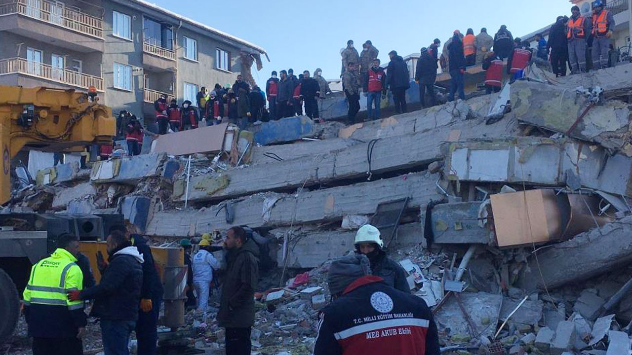 Yeni Asya yazarı İbrahim Ersoylu deprem için 'ilahi iradenin mesajı' dedi