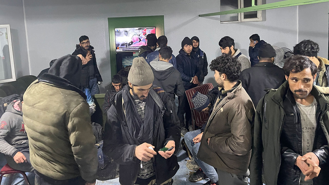 Film gibi olay! 200 mülteciyi İstanbul diye Sakarya’ya indirdiler! Taksimetre şok etti