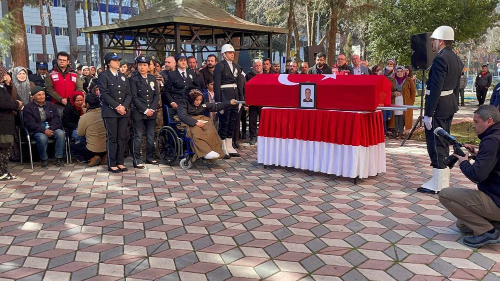 Sözün bittiği yer! Tekerlekli sandalye üzerinde tabuta son kez dokundu