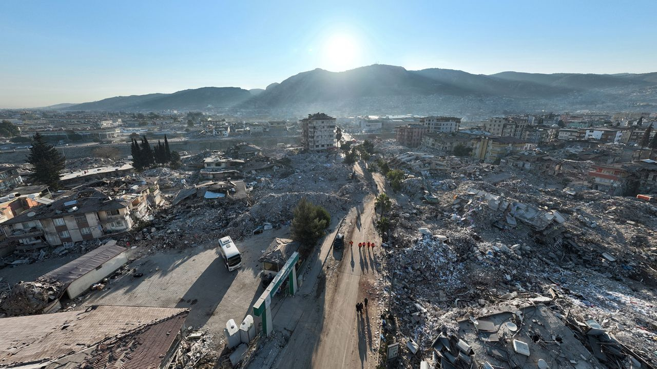 Depremin 9'uncu gününde Hatay'dan yeni fotoğraflar geldi şehir koskoca bir enkaz