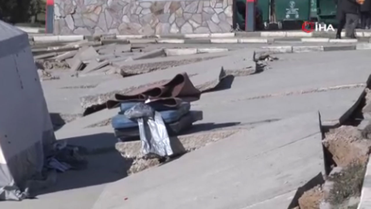 Gaziantep'te fay hattı beton blokları halı gibi etrafa savurdu