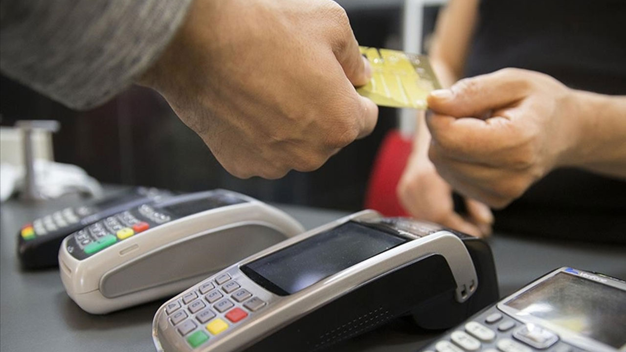 Kredi kartı kullanımı zirvede, borçlar yüzde 180 arttı