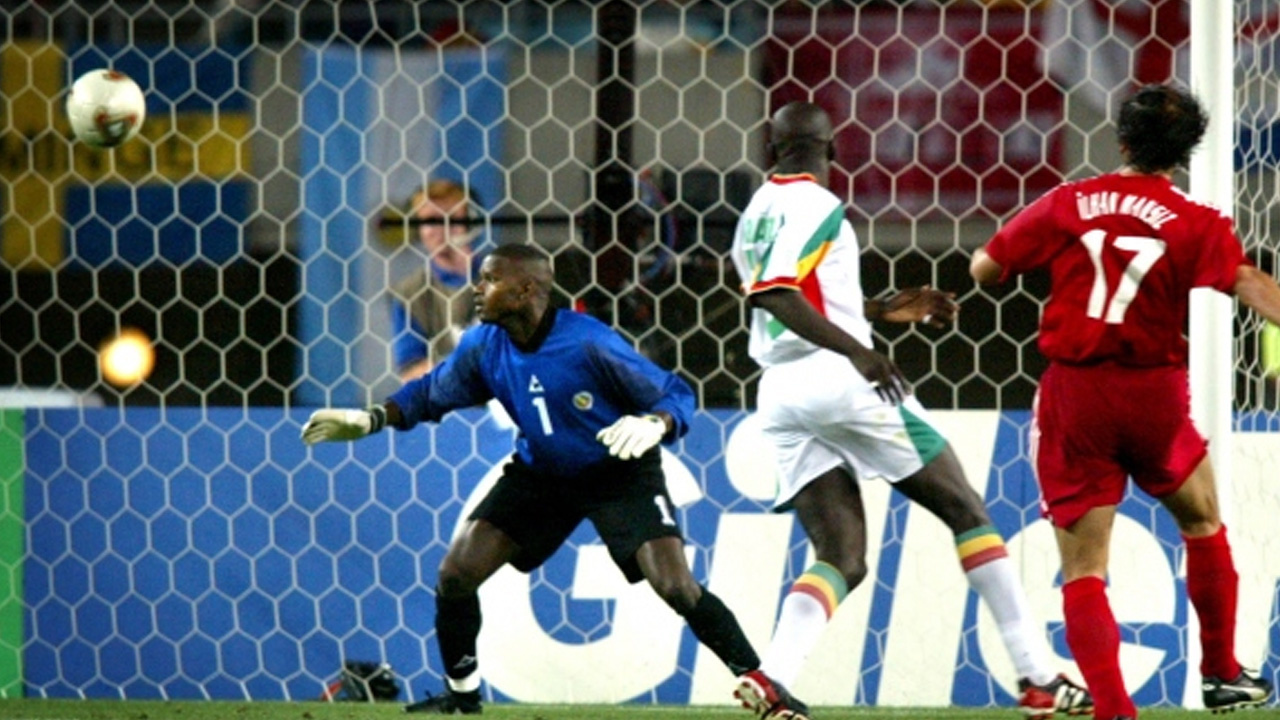 İlhan Mansız, Senegal maçında giydiği milli formayı satışa çıkardı