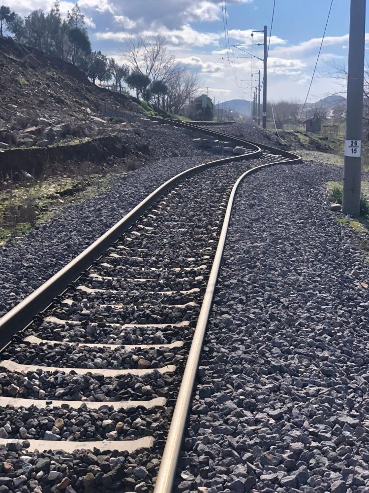 Depremin tel gibi büktüğü tren rayları onarılıyor: Toplam uzunluğu bin 275 kilometre!