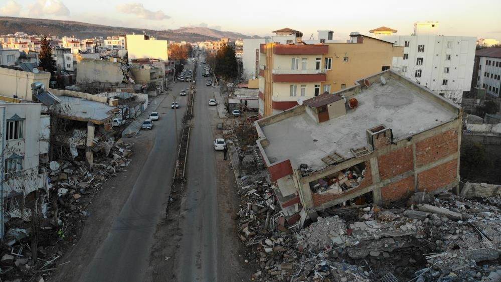 Depremde bin 485 bina yıkıldı! Şehir enkaz yığınına döndü: Felaketin büyüklüğü dron kamerasında!