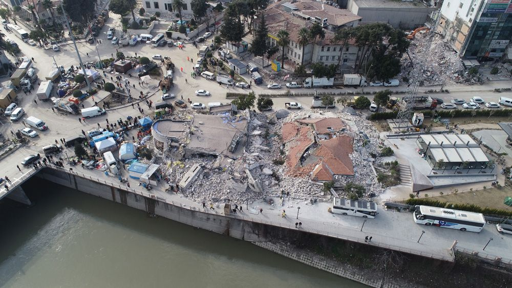 Deprem Hatay’ın tarihi dokusunu da yerle bir etti! Türkiye'nin ilk camii yıkıldı