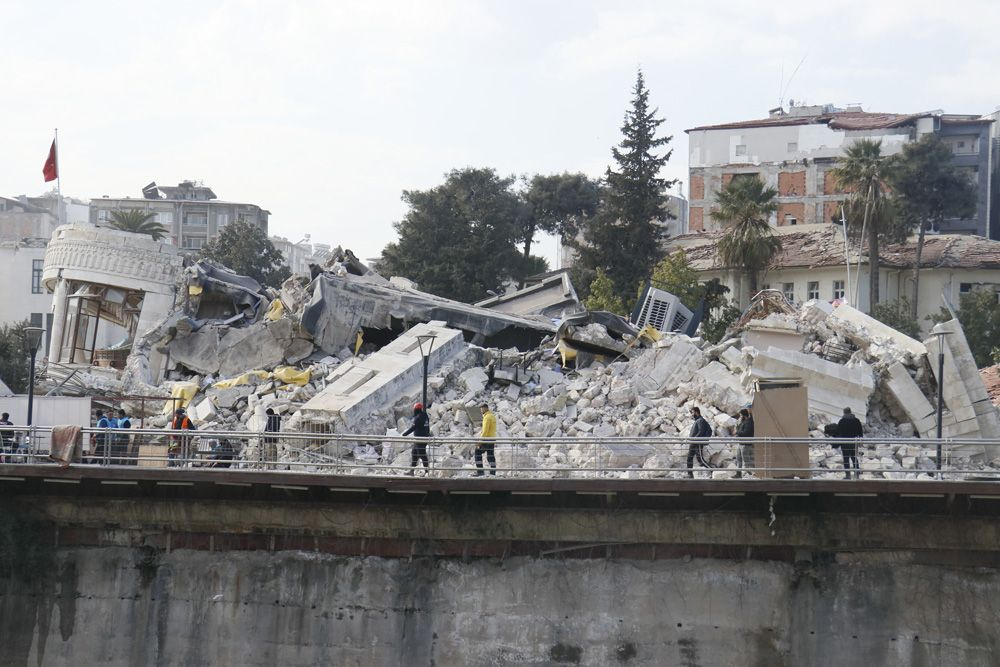 Deprem Hatay’ın tarihi dokusunu da yerle bir etti! Türkiye'nin ilk camii yıkıldı