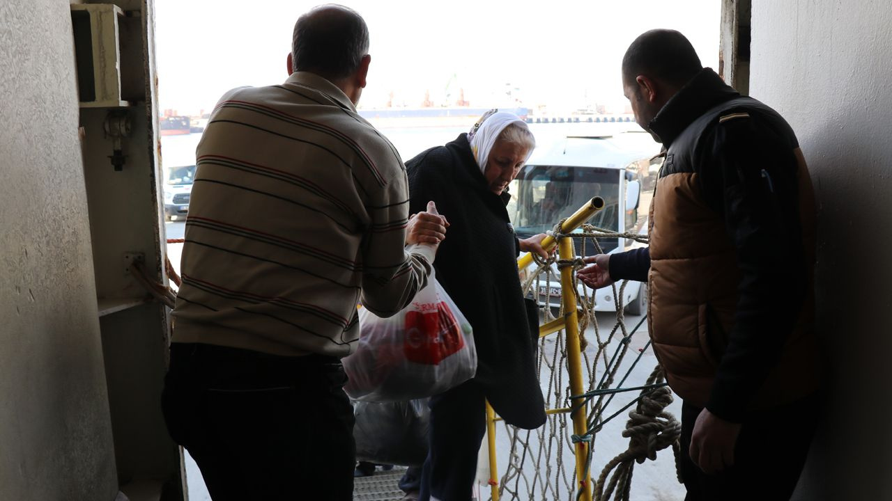 Günler sonra yüzlerde tebessüm oluştu! Gemide konaklamaya başladılar: Şu an cennetteyiz