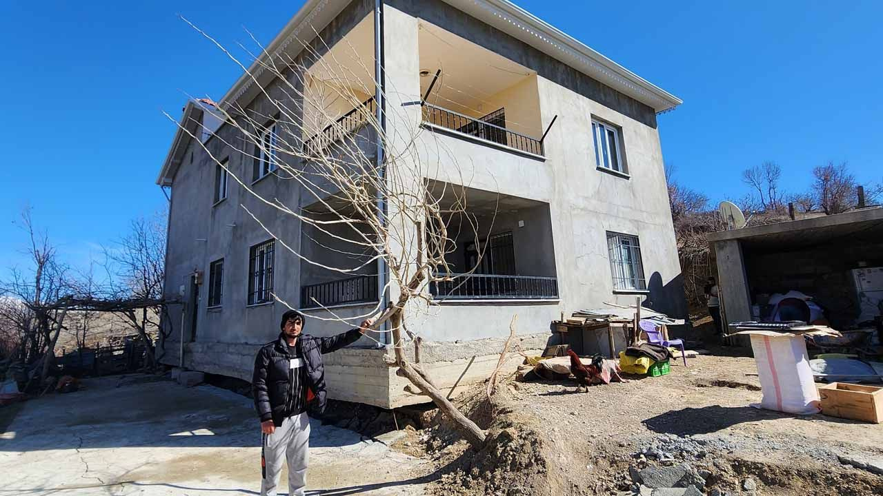 Böylesini kimse görmedi depremde yürüyen ev 30 santim yüksekte duruyor
