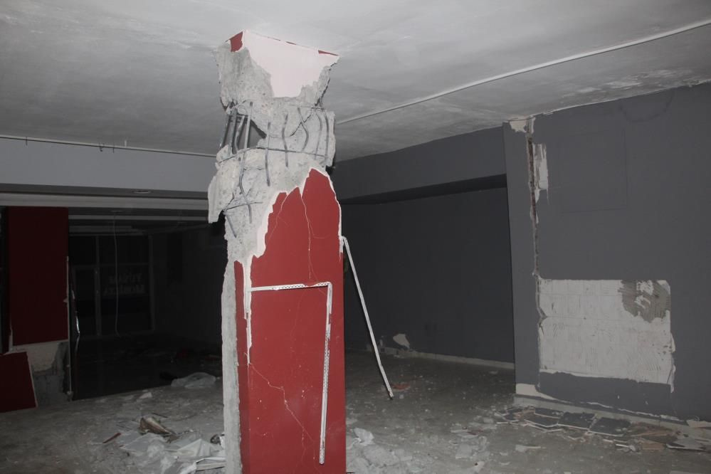 Deprem sonrası şoke eden olay! Patlayan kolonların tuğladan yapıldığı ortaya çıktı