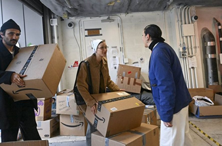 Ünlü model Bella Hadid gönülleri fethetti! Depremzedeler için yardım kutuları hazırladı