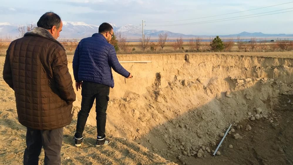 Deprem sonrası Konya'da korkutan manzara! 37 metre çapında, 12 metre derinliğinde obruk oluştu
