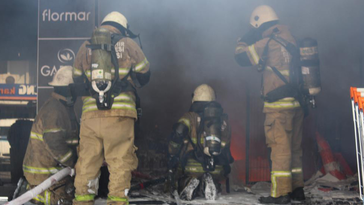 İzmir'de mağazanın deposunda yangın: Mahsur kalanlar var