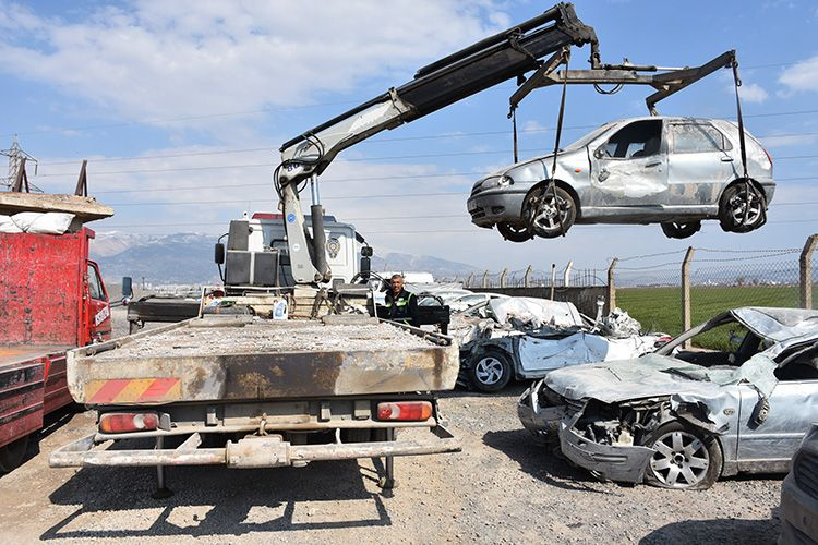 Kahramanmaraş'ta deprem sonrası hepsi bir yerde toplandı! Sahiplerini bekliyor