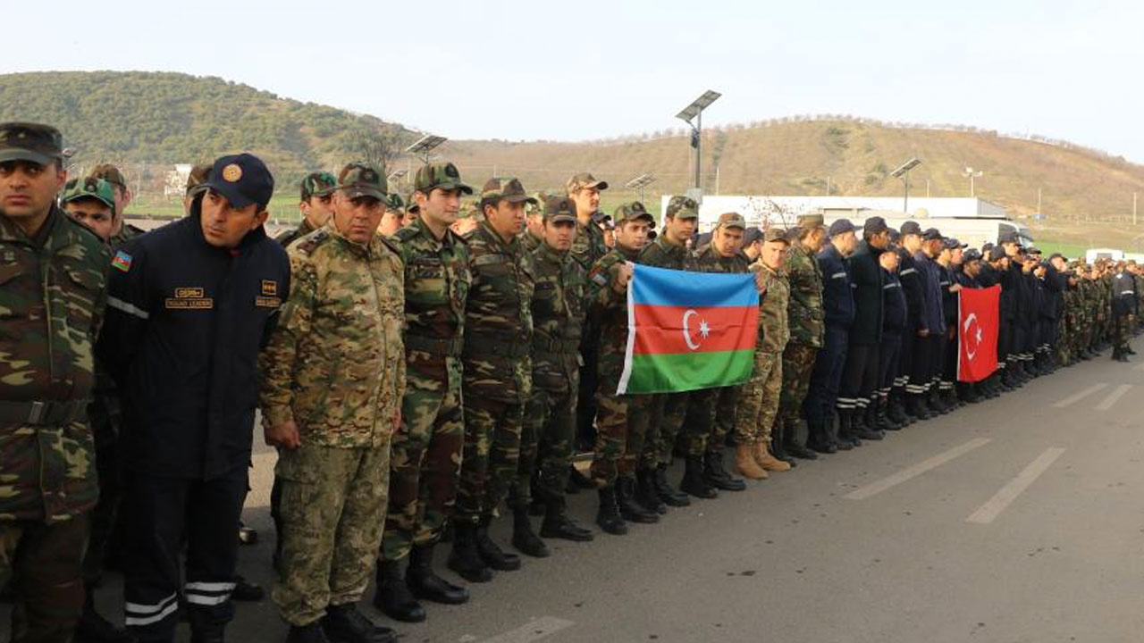 Azerbaycan kurtarma ekibi dönüşe geçti: Gelen yardımların ardı arkası kesilemeyecek