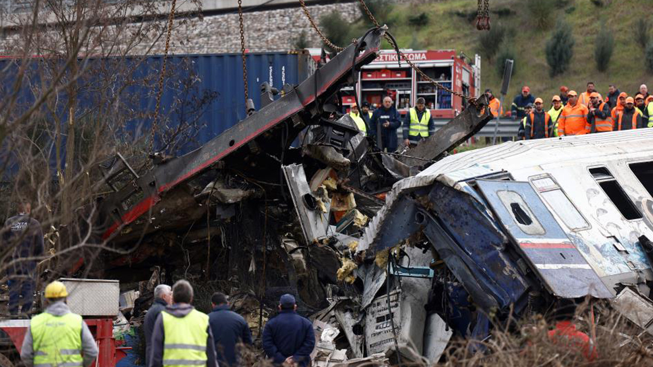 Yunanistan'da tren faciası: 36 kişi hayatını kaybetti, 3 gün ulusal yas ilan edildi!