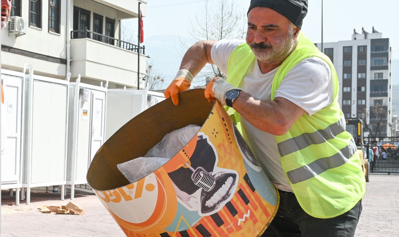 Leyla ile Mecnun'un Erdal Bakkal'ı Cengiz Bozkurt depremzedelerin yardımına koştu