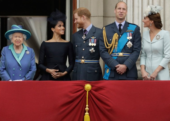 Kovuldular! Prens Harry ve eşi Meghan Markle şokta! Kraliyet Ailesi'nin kararı gündeme oturdu
