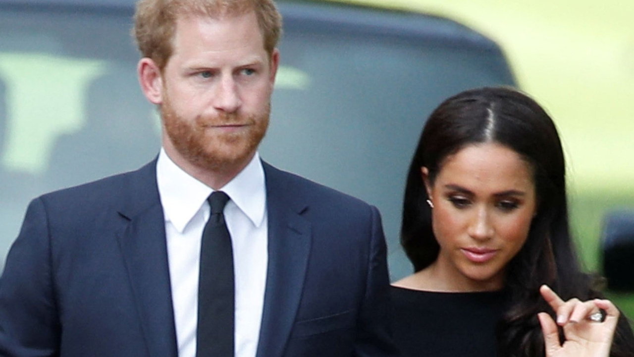 Kovuldular! Prens Harry ve eşi Meghan Markle şokta! Kraliyet Ailesi'nin kararı gündeme oturdu