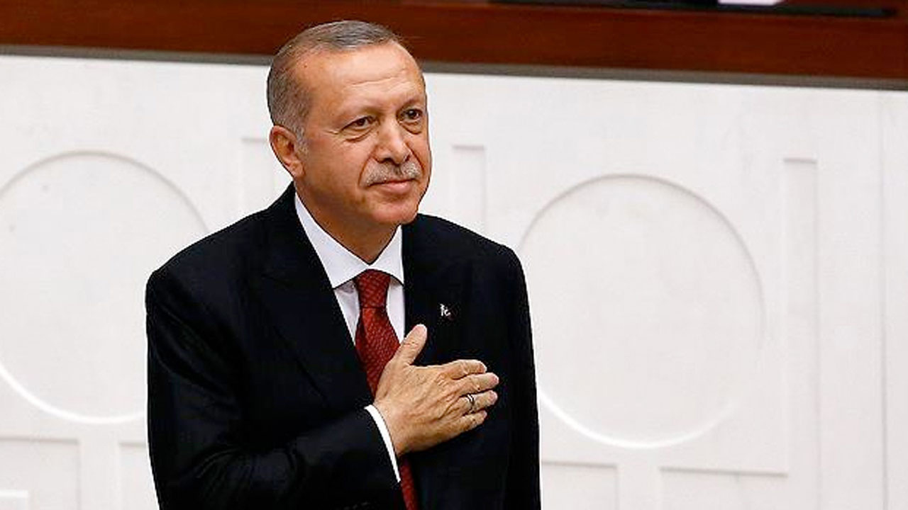 Cuumhurbaşkanı Erdoğan depremle ilgili hakaret tweetlerine yönelik şikayetten vazgeçti