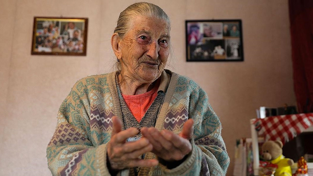 Bosnalı Milka nine, elindeki son parayı Türkiye'deki depremzedelere yolladı