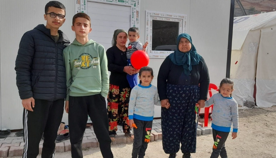 'Musalla'dan döndü! Öldü sanılan adam camideki banka bırakıldı! Annesi başında ağlarken...