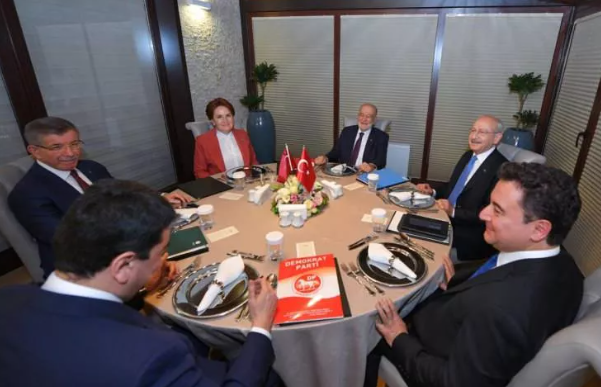 Dünya basını, Kılıçdaroğlu'nun adaylığını böyle gördü! Dikkat çeken manşetler: Yatırımcılar memnun olacak