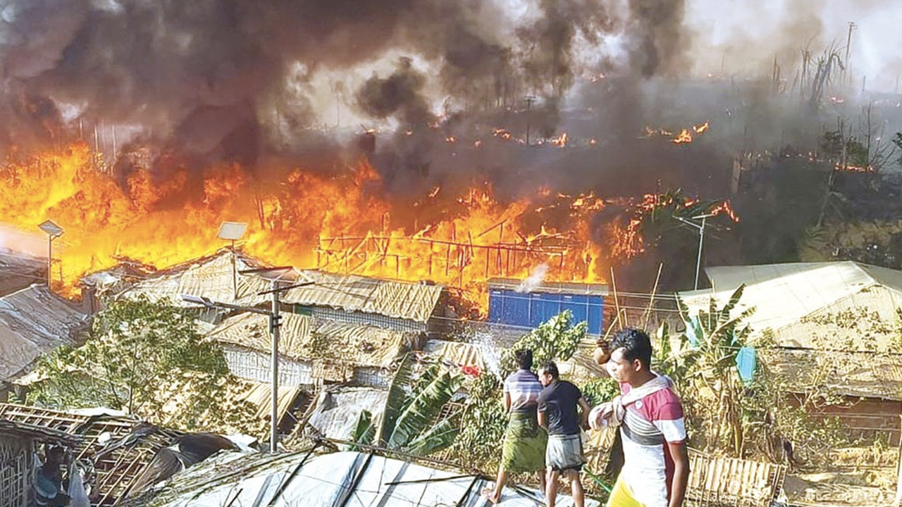 En büyük mülteci kampında yangın Yaklaşık 2 bin sığınak yandı