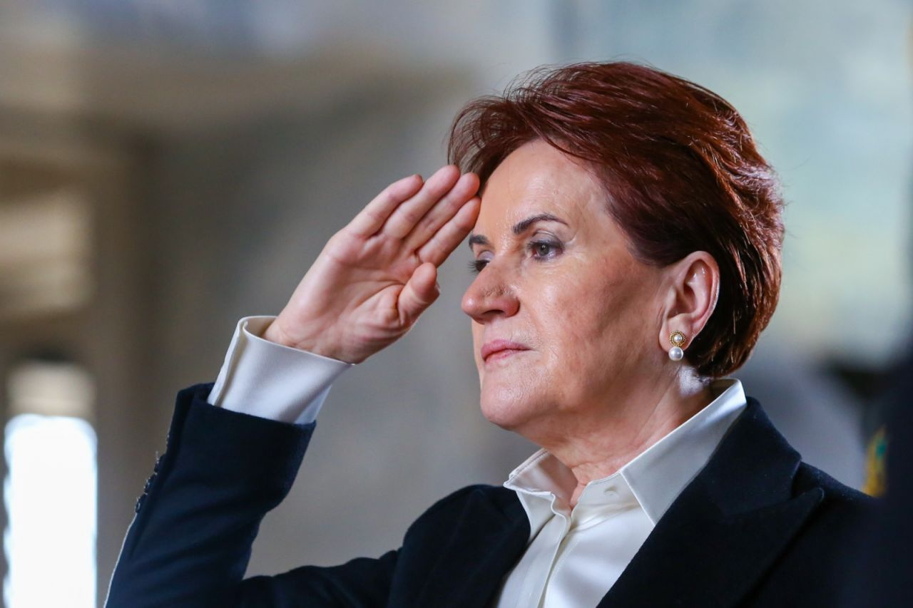 Meral Akşener Anıtkabir'e çıktı asker selamı durdu! Kadınlarla tarih yazacağız