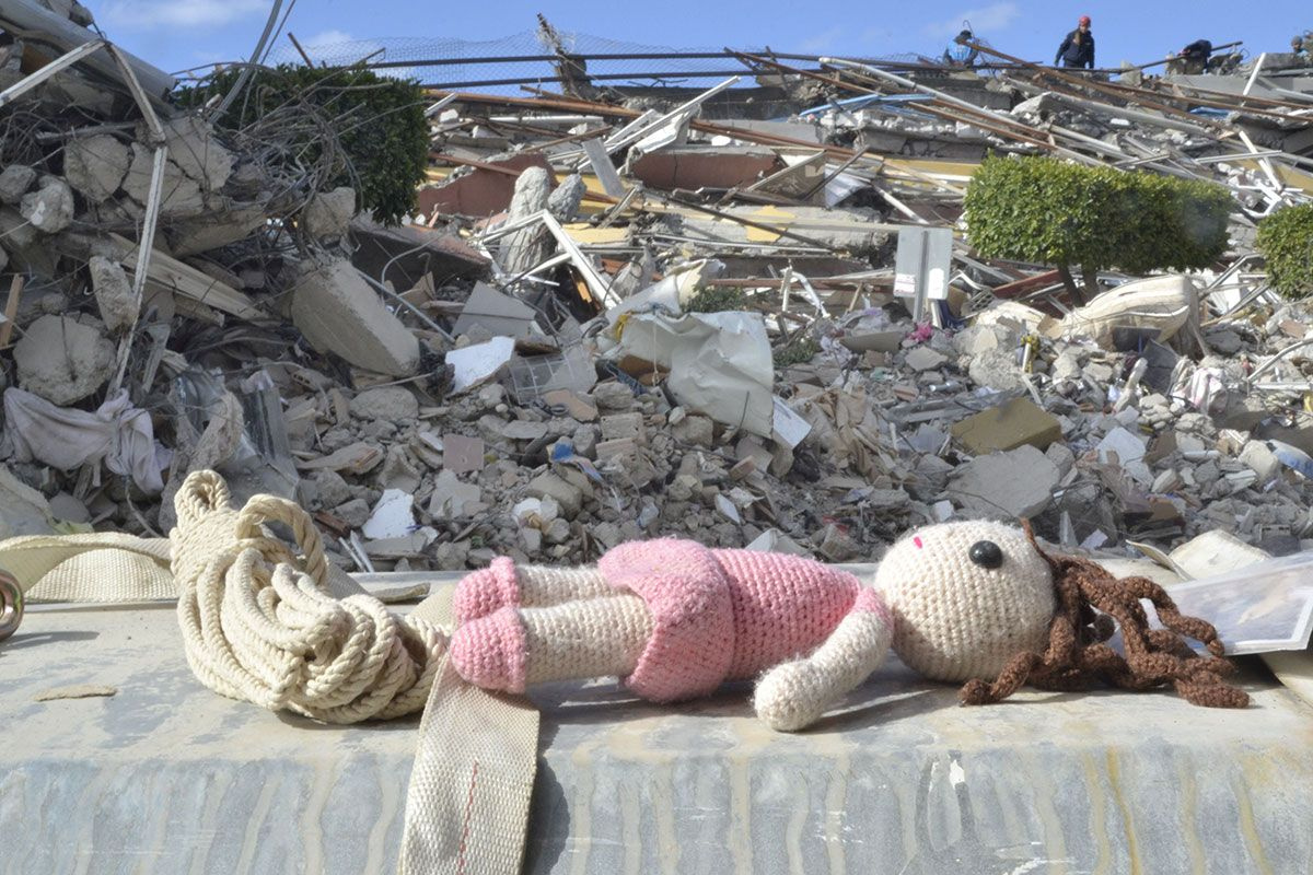 Emniyet resmen açıkladı! Depremde 55 çocuk 140 yetişkin kayıp1 Kimliği belirsiz 1 yaşında 137 bebek var!