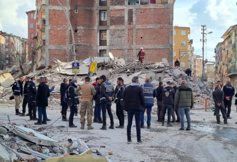 Hayvanlar depremi önceden hisseder mi Celal Şengör çok ilginç dedi anlattı