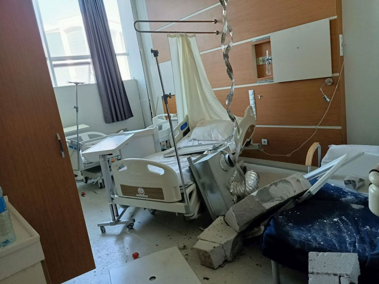 Oğlum yoğun bakımda elektrik kesildiği için öldü, kimsesizler mezarlığında buldum! Bakan gelecek diye...