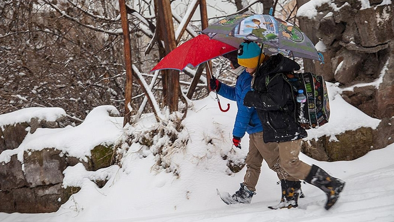 Eğitime kar engeli: 4 ilde okullar tatil edildi!