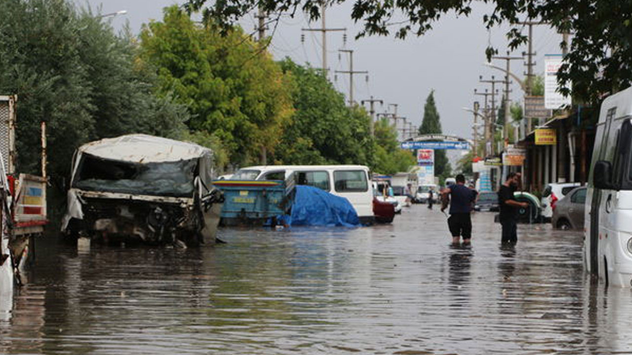 Sel felaketi yaşanıyor! Meteoroloji ve AFAD'dan peş peşe kritik uyarılar saat verildi