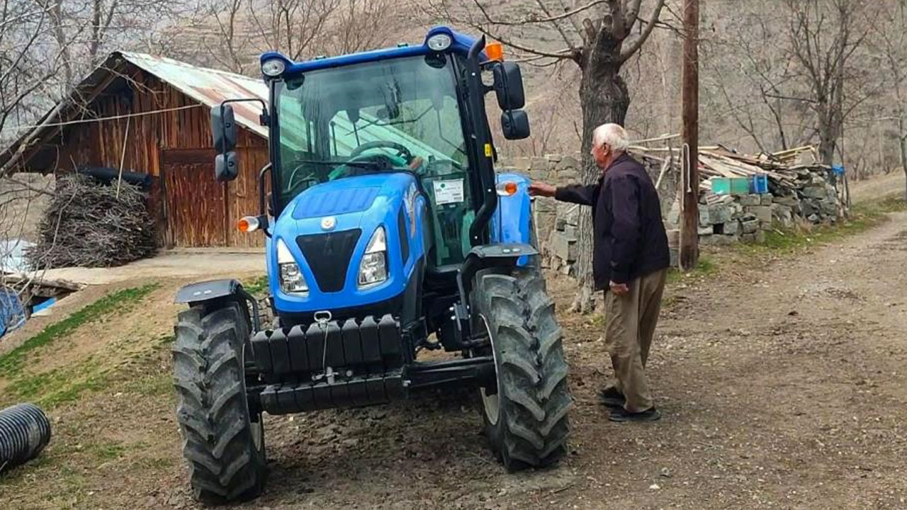 Erzurum'da sıra dışı bir köylü! Gezmek için her yıl model yeniliyor