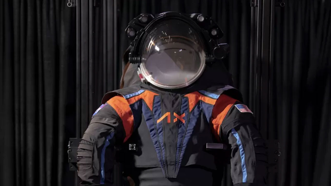 NASA yeni 'Uzay kıyafeti'ni görücüye çıkardı