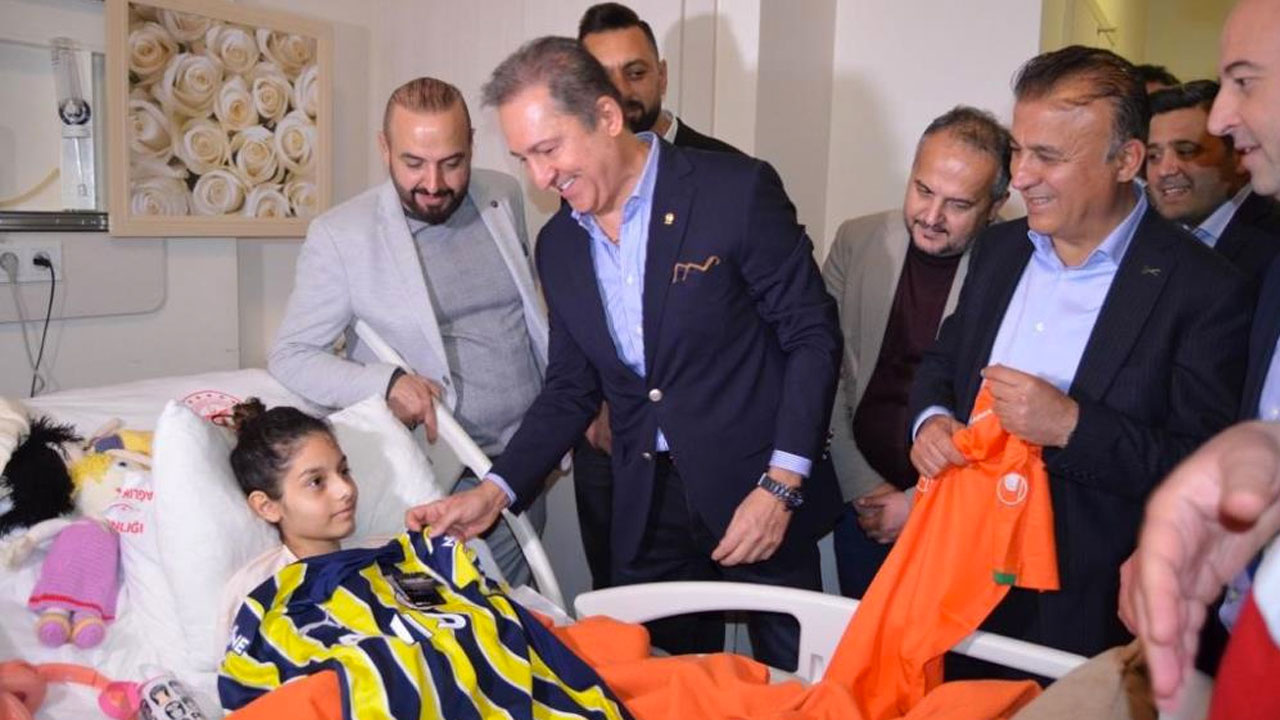 Annesini, babasını ve kardeşini depremde kaybetti, Fenerbahçe ziyareti moral oldu