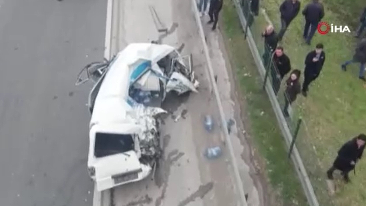 Silivri'de cezaevi personellerini taşıyan servis aracı otomobille çarpıştı