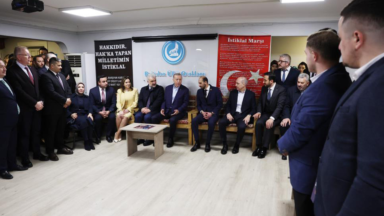 Erdoğan'dan Bağcılar Ülkü Ocaklarına sürpriz ziyaret! "Amerika’ya şu seçimlerde bir ders vermemiz lazım"