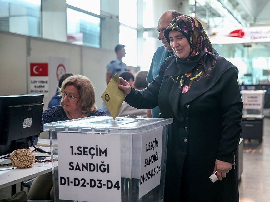 Bu anket tam bomba! AK Parti'ye oy verenlerin yüzde 7.8'i CHP'ye kaydı! Yüzde 2 CHP'li AK Parti'ye oy verecek