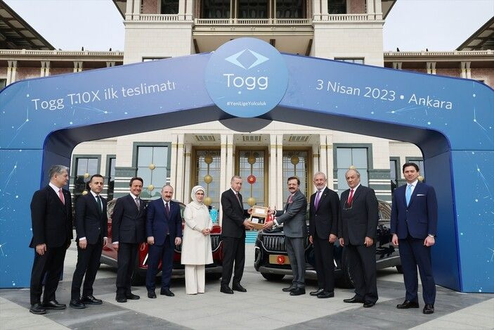 Cumhurbaşkanı Erdoğan ilk Togg'u teslim aldı