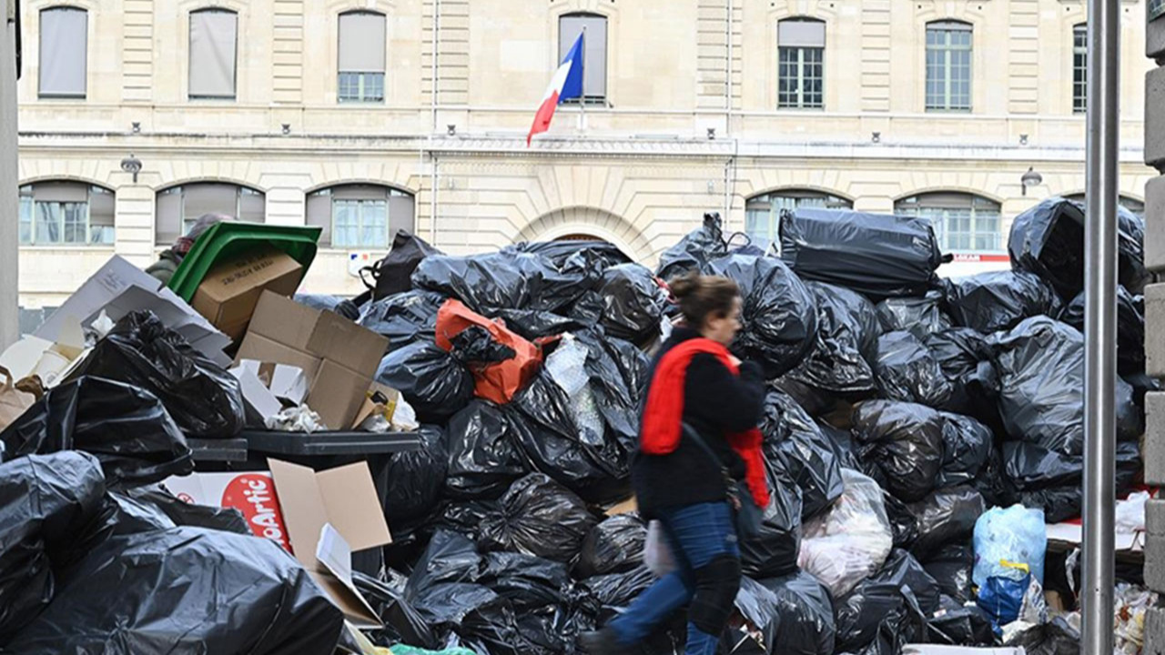 Paris'te 13 Nisan'da çöp dağları yine oluşacak