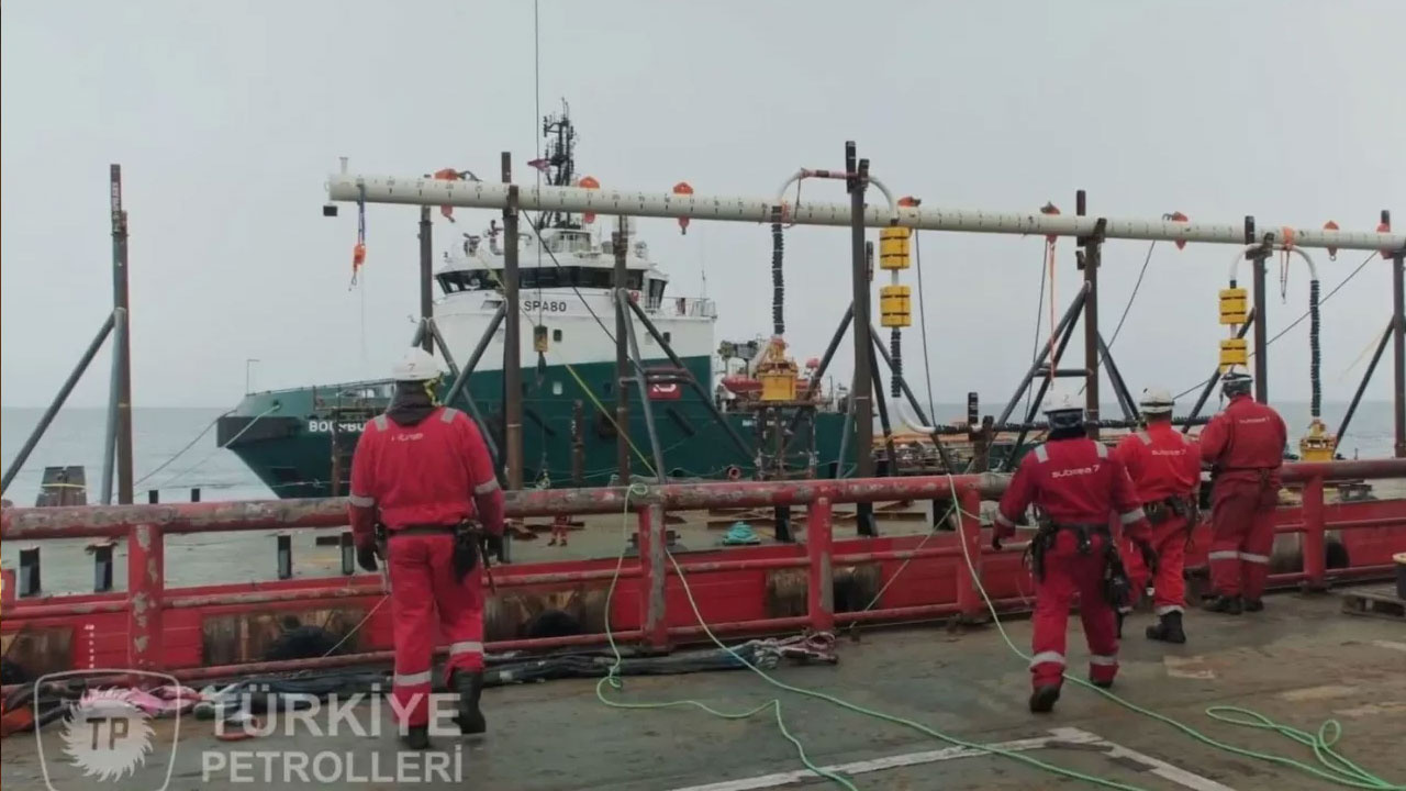 Karadeniz gazını karaya taşıyacak boruların yerleştirilme işlemi tamamlandı