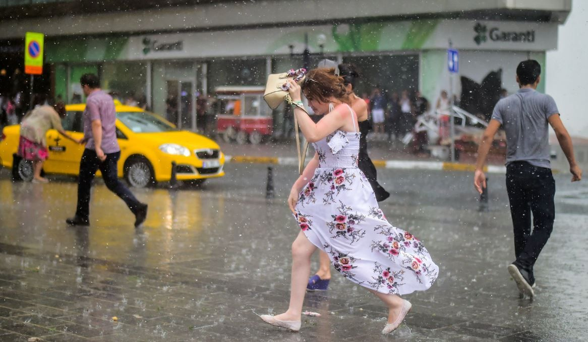 Bu saate çok dikkat edin: İstanbul'a kuvvetli yağış geliyor! Meteoroloji uzmanları uyardı