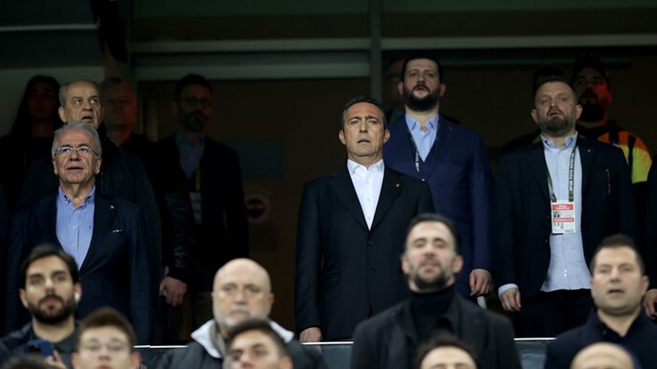 Fenerbahçe tribünleri, yönetimi istifaya çağırdı