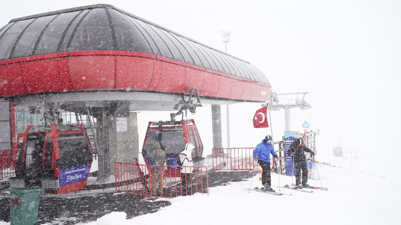 Erciyes'te ilkbahar bereketi. Nisan karı yüzleri güldürdü