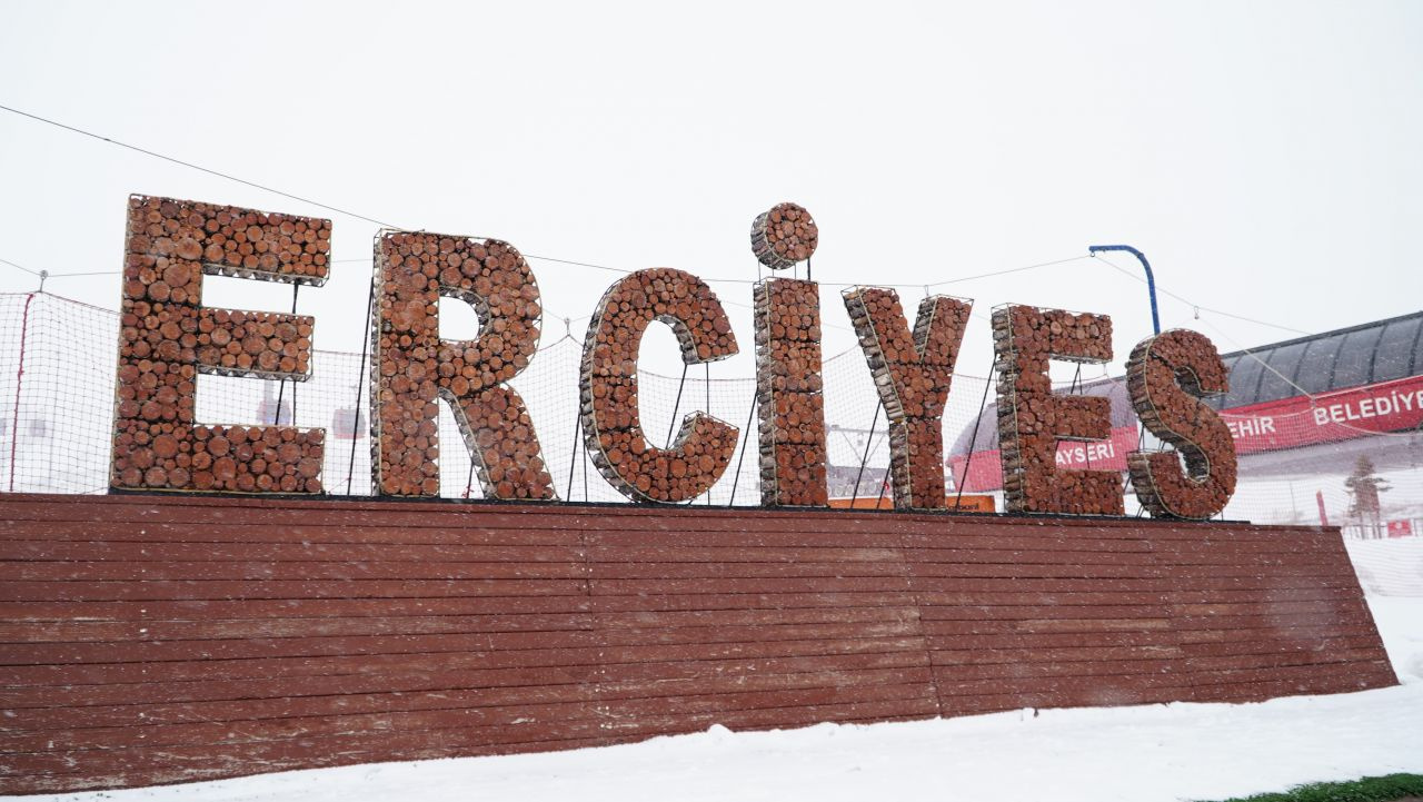 Erciyes'te ilkbahar bereketi. Nisan karı yüzleri güldürdü