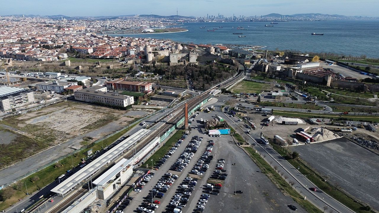 İstanbul'da Osmanlı'dan kalan 135 yıllık fabrika harabeye döndü