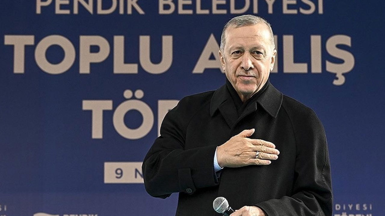 Cumhurbaşkanı Erdoğan'dan 'seccade' tepkisi: Kıbleyi bilmeyenler tabi ki seccadeye ayakkabıyla basar